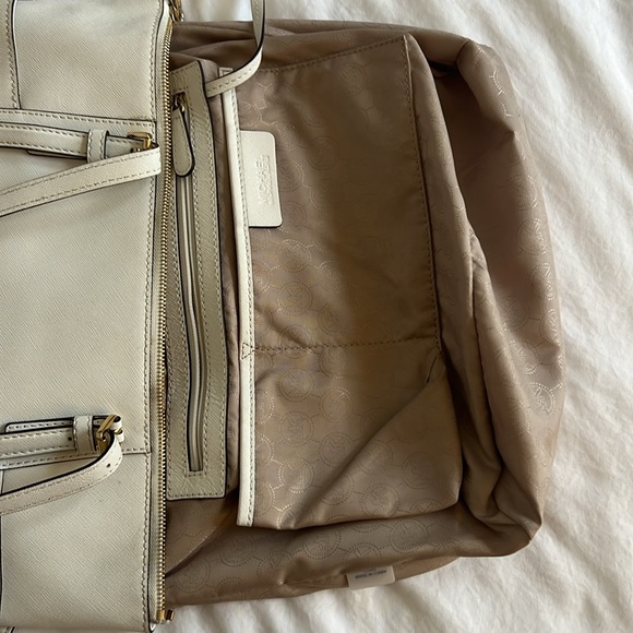 Michael Kors Jet Set Tote- White - Picture 13 of 13